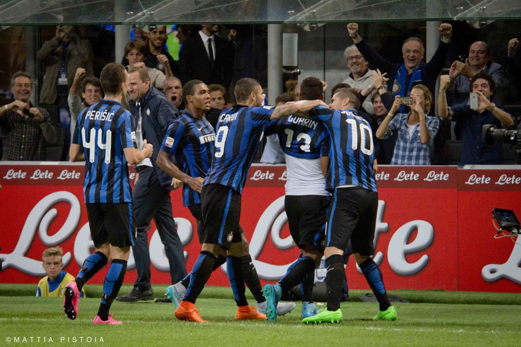 Inter-Milan_festa_dopo_il_goal_di_Guarin