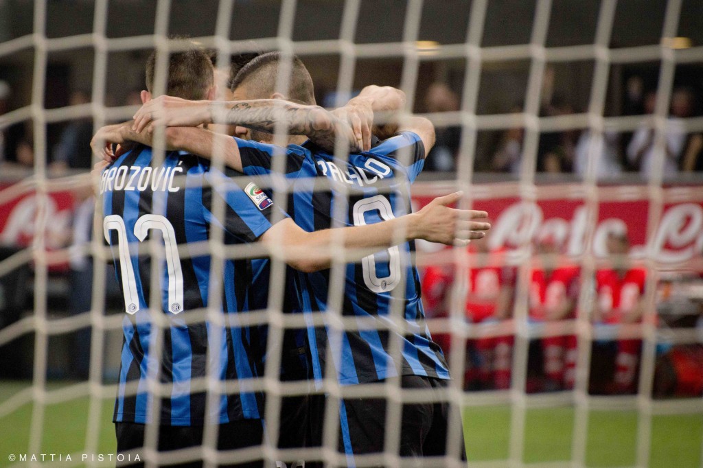 Brozovic_Icardi_Palacio_abbraccio